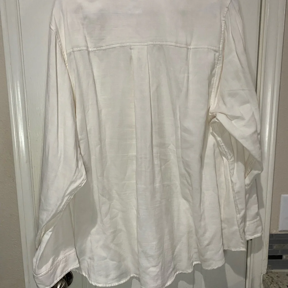 Torrid long sleeve button down White Shirt - Picture 5 of 5